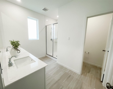 6314 Laguna Terra Drive - Photo Thumbnail 4