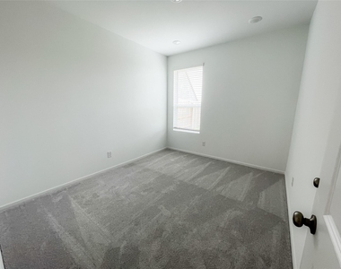 6314 Laguna Terra Drive - Photo Thumbnail 10