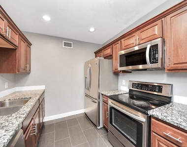 2224 S Piney Point Road - Photo Thumbnail 7