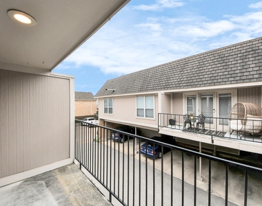 2224 S Piney Point Road - Photo Thumbnail 12