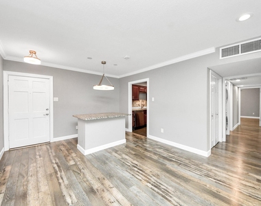 2224 S Piney Point Road - Photo Thumbnail 3