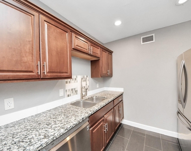 2224 S Piney Point Road - Photo Thumbnail 6