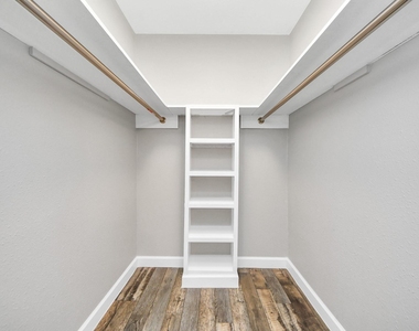 2224 S Piney Point Road - Photo Thumbnail 15