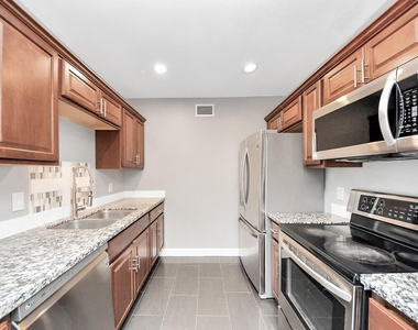 2224 S Piney Point Road - Photo Thumbnail 5