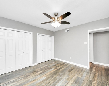 2224 S Piney Point Road - Photo Thumbnail 14