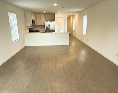 18210 Via Aurelia Drive - Photo Thumbnail 6