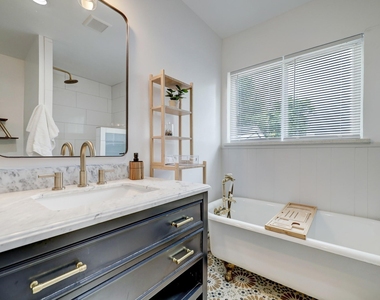 4801 Avenue H - Photo Thumbnail 20