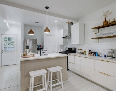 4801 Avenue H - Photo Thumbnail 13