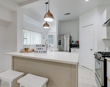 4801 Avenue H - Photo Thumbnail 14