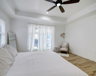 4801 Avenue H - Photo Thumbnail 18