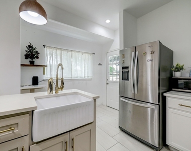 4801 Avenue H - Photo Thumbnail 15