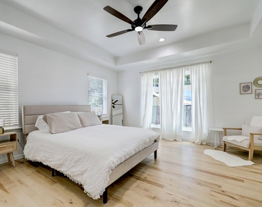 4801 Avenue H - Photo Thumbnail 17