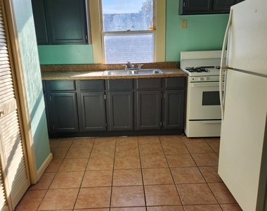 4401 Avenue Q 1/2 - Photo Thumbnail 4