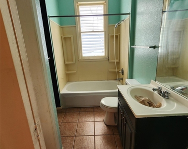 4401 Avenue Q 1/2 - Photo Thumbnail 10