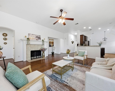 4303 Wellington Grove Lane - Photo Thumbnail 3