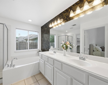 4303 Wellington Grove Lane - Photo Thumbnail 14