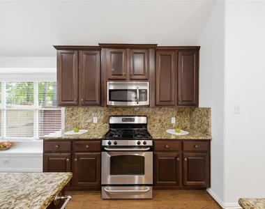 4303 Wellington Grove Lane - Photo Thumbnail 9