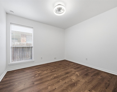 4303 Wellington Grove Lane - Photo Thumbnail 16