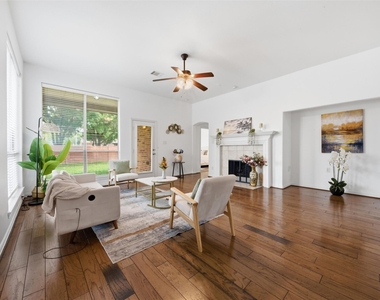 4303 Wellington Grove Lane - Photo Thumbnail 4