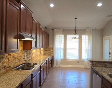 5031 Gulf Stream Lane - Photo Thumbnail 4