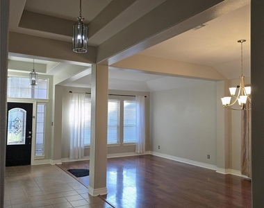 5031 Gulf Stream Lane - Photo Thumbnail 3