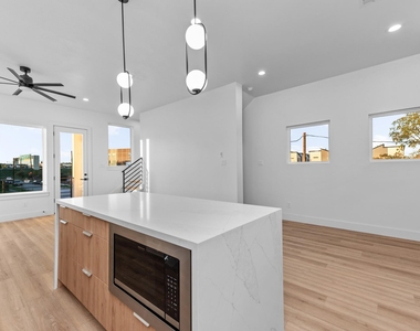 2314 Barbee Street - Photo Thumbnail 6