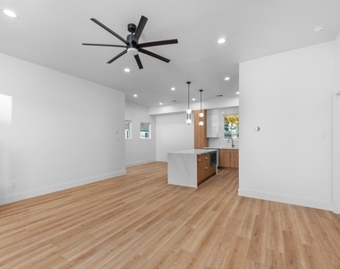 2314 Barbee Street - Photo Thumbnail 2