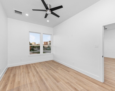 2314 Barbee Street - Photo Thumbnail 3