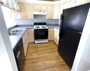4122 Drake Street - Photo Thumbnail 8