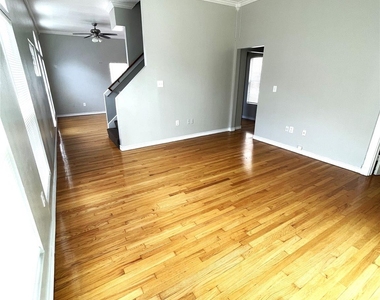 4122 Drake Street - Photo Thumbnail 6