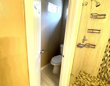 4122 Drake Street - Photo Thumbnail 15
