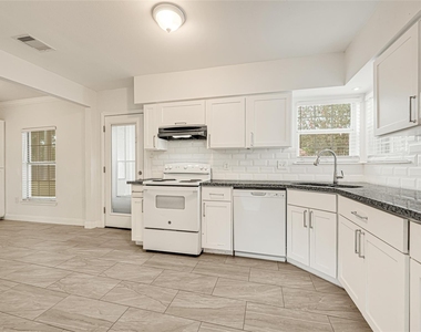 4390 Harvest Lane - Photo Thumbnail 7