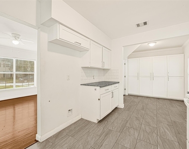 4390 Harvest Lane - Photo Thumbnail 8