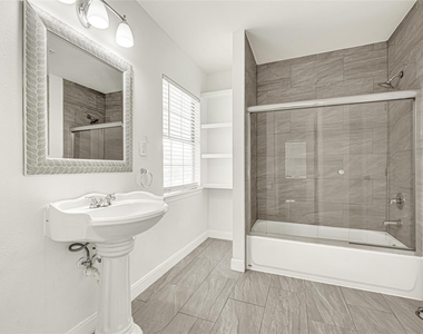 4390 Harvest Lane - Photo Thumbnail 18