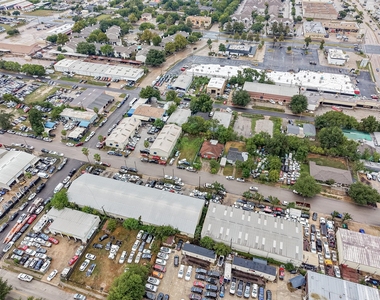8930 Bellflower Street - Photo Thumbnail 12