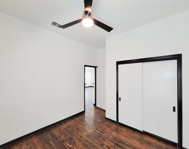 1904 Davis Street - Photo Thumbnail 19
