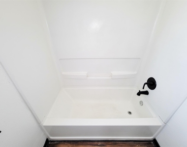 1904 Davis Street - Photo Thumbnail 28