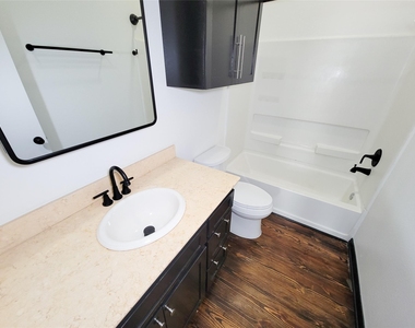 1904 Davis Street - Photo Thumbnail 20