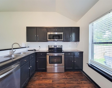 1904 Davis Street - Photo Thumbnail 12