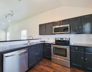 1904 Davis Street - Photo Thumbnail 11