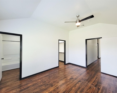 1904 Davis Street - Photo Thumbnail 25