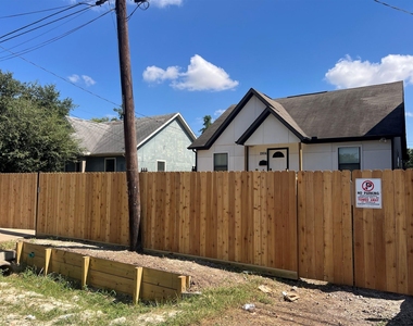1904 Davis Street - Photo Thumbnail 31