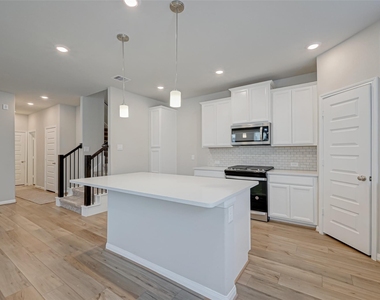 1526 Lakeline Oak Drive - Photo Thumbnail 7