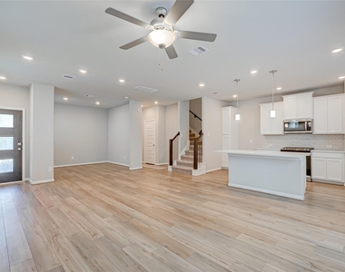 1526 Lakeline Oak Drive - Photo Thumbnail 3