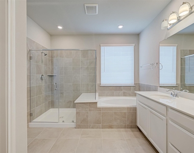 1526 Lakeline Oak Drive - Photo Thumbnail 11