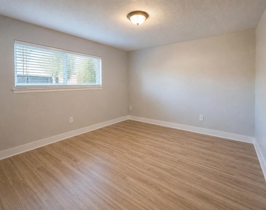 8004 Beechnut Street - Photo Thumbnail 3
