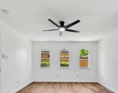 11821 Petal Drive - Photo Thumbnail 8