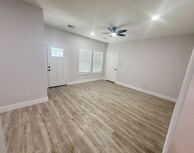 9508 Quaker Court - Photo Thumbnail 3