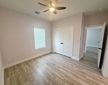 9508 Quaker Court - Photo Thumbnail 8