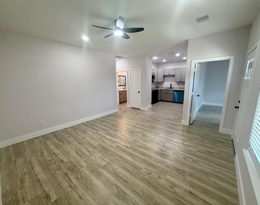 9508 Quaker Court - Photo Thumbnail 4